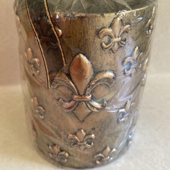 Pier 1 Unscented Candle with gold tone Base - Picture 2 of 4